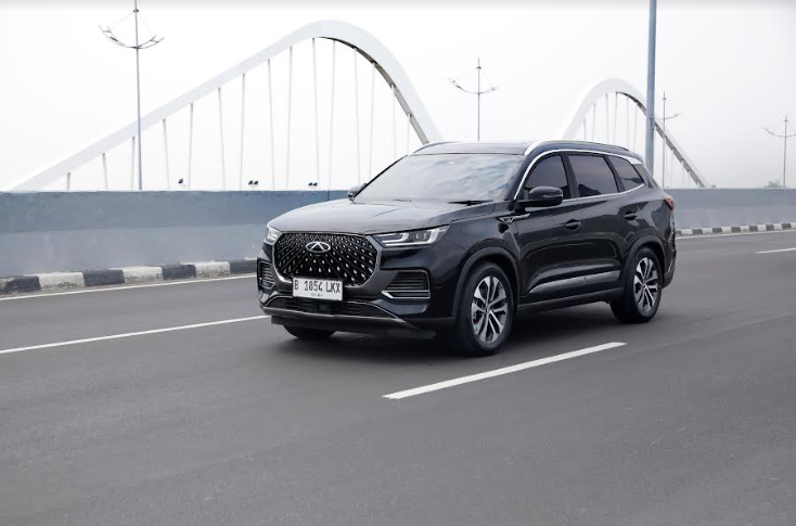 berita, Berita Otomotif, news, First Drive Chery Tiggo 8, Chery Tiggo 8, First Drive Chery Tiggo 8 di PIK 2, Sudah Memenuhi Ekspektasi SUV Mewah, Desain Eksterior Chery Tiggo 8, Varian Warna dan Pembeda Eksterior Chery Tiggo 8, Kenyamanan Kabin Chery Tiggo 8, Performa Mesin dan Suspensi Chery Tiggo 8, Fitur Keselamatan Chery Tiggo 8 yang Lengkap, Estimasi Harga Chery Tiggo 8