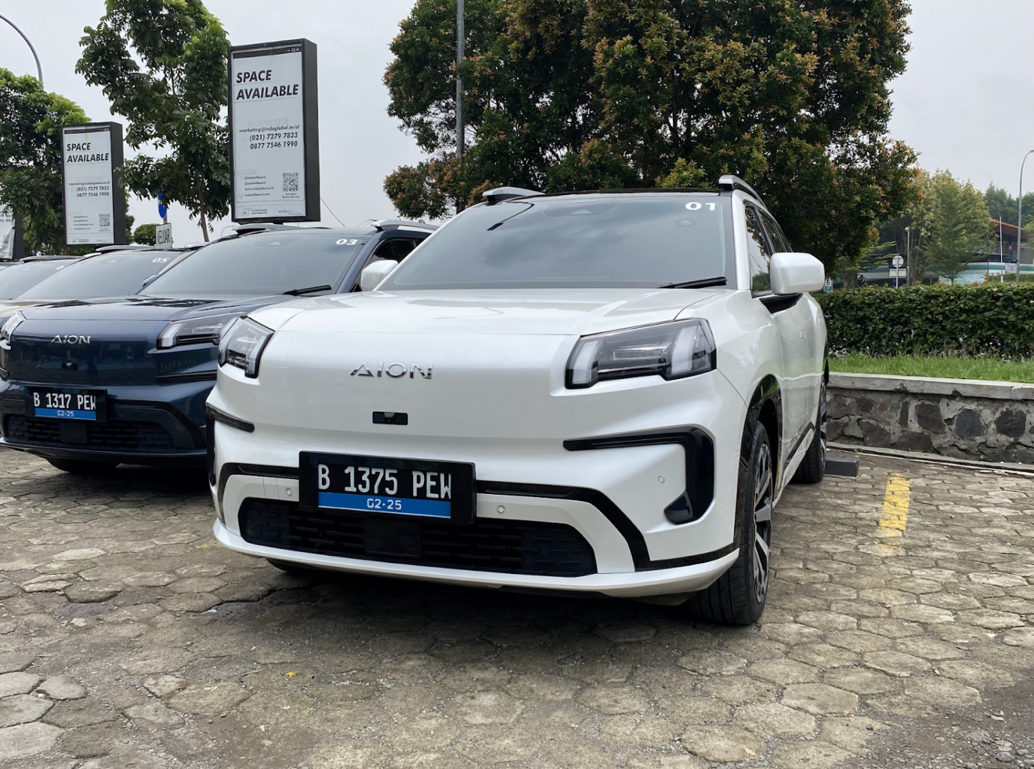 berita, Berita Otomotif, news, Aion V, Media Drive Aion V, Test Drive Aion V; SUV Listrik dengan Kabin Lega, Performa Mumpuni, dan Ada Kulkasnya!, Komitmen Aion dalam Kendaraan Listrik, Pengalaman Berkendara Aion V, Performa di Jalan Tol dan Suspensi yang Nyaman, Kenyamanan di Baris Kedua, Fitur-Fitur Aion V, Kelebihan dan Kekurangan Aion V, Pilihan Warna dan Perkiraan Harga Aion V