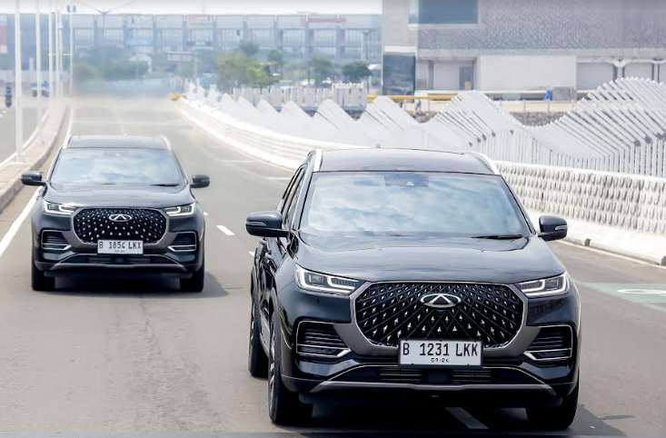 berita, Berita Otomotif, news, First Drive Chery Tiggo 8, Chery Tiggo 8, First Drive Chery Tiggo 8 di PIK 2, Sudah Memenuhi Ekspektasi SUV Mewah, Desain Eksterior Chery Tiggo 8, Varian Warna dan Pembeda Eksterior Chery Tiggo 8, Kenyamanan Kabin Chery Tiggo 8, Performa Mesin dan Suspensi Chery Tiggo 8, Fitur Keselamatan Chery Tiggo 8 yang Lengkap, Estimasi Harga Chery Tiggo 8