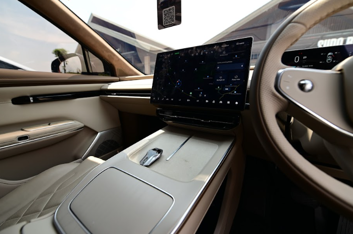 berita, Berita Otomotif, news, Hyptec HT, AION, First Drive Hyptec HT: SUV Listrik Rp600 Jutaan dengan Kenyamanan Mobil Premium, Perjalanan dan Pengalaman Berkendara Hyptec HT, Kenyamanan Kabin Hyptec HT, Fitur Interior Hyptec HT, Tersedia Teknologi Pengharum Kabin, Desain Eksterior Hyptec HT, Mewah dengan Panoramic Roof, Dimensi dan Performa Hyptec HT, Konsumsi Energi dan Suspensi Hyptec HT, Teknologi dan Fitur Hiburan Hyptec HT, Sistem Pencahayaan dan Keamanan Hyptec HT, Fitur V2L