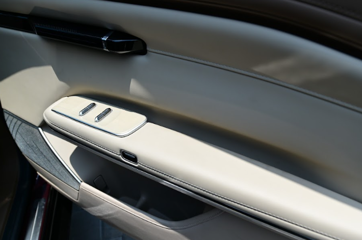 berita, Berita Otomotif, news, Hyptec HT, AION, First Drive Hyptec HT: SUV Listrik Rp600 Jutaan dengan Kenyamanan Mobil Premium, Perjalanan dan Pengalaman Berkendara Hyptec HT, Kenyamanan Kabin Hyptec HT, Fitur Interior Hyptec HT, Tersedia Teknologi Pengharum Kabin, Desain Eksterior Hyptec HT, Mewah dengan Panoramic Roof, Dimensi dan Performa Hyptec HT, Konsumsi Energi dan Suspensi Hyptec HT, Teknologi dan Fitur Hiburan Hyptec HT, Sistem Pencahayaan dan Keamanan Hyptec HT, Fitur V2L