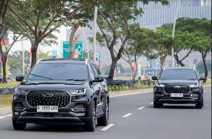 berita, Berita Otomotif, news, First Drive Chery Tiggo 8, Chery Tiggo 8, First Drive Chery Tiggo 8 di PIK 2, Sudah Memenuhi Ekspektasi SUV Mewah, Desain Eksterior Chery Tiggo 8, Varian Warna dan Pembeda Eksterior Chery Tiggo 8, Kenyamanan Kabin Chery Tiggo 8, Performa Mesin dan Suspensi Chery Tiggo 8, Fitur Keselamatan Chery Tiggo 8 yang Lengkap, Estimasi Harga Chery Tiggo 8