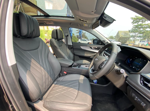 berita, Berita Otomotif, news, First Drive Chery Tiggo 8, Chery Tiggo 8, First Drive Chery Tiggo 8 di PIK 2, Sudah Memenuhi Ekspektasi SUV Mewah, Desain Eksterior Chery Tiggo 8, Varian Warna dan Pembeda Eksterior Chery Tiggo 8, Kenyamanan Kabin Chery Tiggo 8, Performa Mesin dan Suspensi Chery Tiggo 8, Fitur Keselamatan Chery Tiggo 8 yang Lengkap, Estimasi Harga Chery Tiggo 8