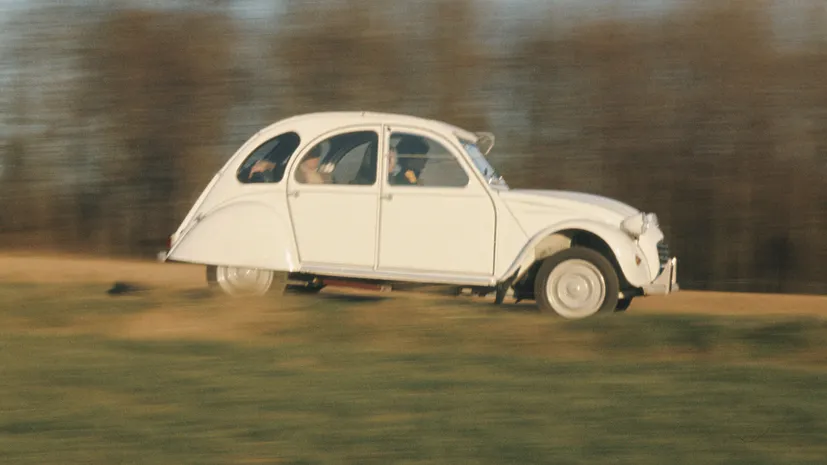 berita, Berita Otomotif, news, Citroën 2CV, Mengenal Lebih Dekat Citroën 2CV, Legenda Prancis yang Konon Hanya Ada 10 Unit di Indonesia, Mobil Rakyat dengan Cita Rasa Teknikal Tinggi, Tampang Lugu, Daya Tarik Tak Terbantahkan, Performa Bukan Prioritas, Kenyamanan yang Utama, Rekayasa yang Sederhana Tapi Cerdas, Nilai Koleksi yang Terus Meningkat, Satu Mobil, Satu Perlawanan terhadap Nazi, Harga Mobil Baru Citroën di Indonesia (Mei 2025)