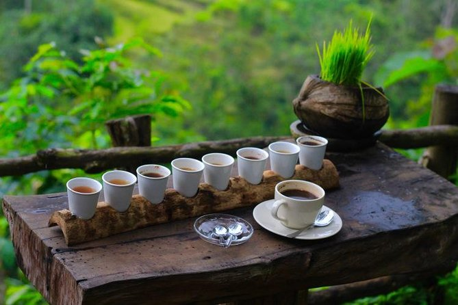 1. Es Kuwut, 3. Es Bir, 4. Es Waneng, 5. Es Ancruk, 6. Kopi Bali, 7. Arak Bali, 8. Es Daluman, 9. Es Tambring, 10. Loloh Cemcem