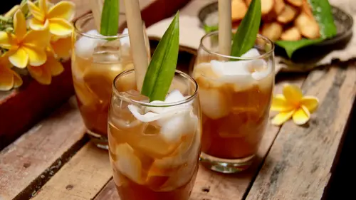 1. Es Kuwut, 3. Es Bir, 4. Es Waneng, 5. Es Ancruk, 6. Kopi Bali, 7. Arak Bali, 8. Es Daluman, 9. Es Tambring, 10. Loloh Cemcem