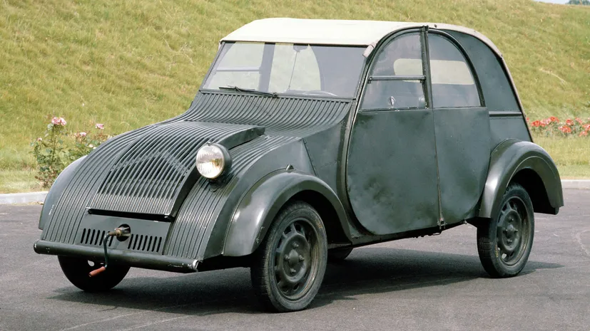berita, Berita Otomotif, news, Citroën 2CV, Mengenal Lebih Dekat Citroën 2CV, Legenda Prancis yang Konon Hanya Ada 10 Unit di Indonesia, Mobil Rakyat dengan Cita Rasa Teknikal Tinggi, Tampang Lugu, Daya Tarik Tak Terbantahkan, Performa Bukan Prioritas, Kenyamanan yang Utama, Rekayasa yang Sederhana Tapi Cerdas, Nilai Koleksi yang Terus Meningkat, Satu Mobil, Satu Perlawanan terhadap Nazi, Harga Mobil Baru Citroën di Indonesia (Mei 2025)