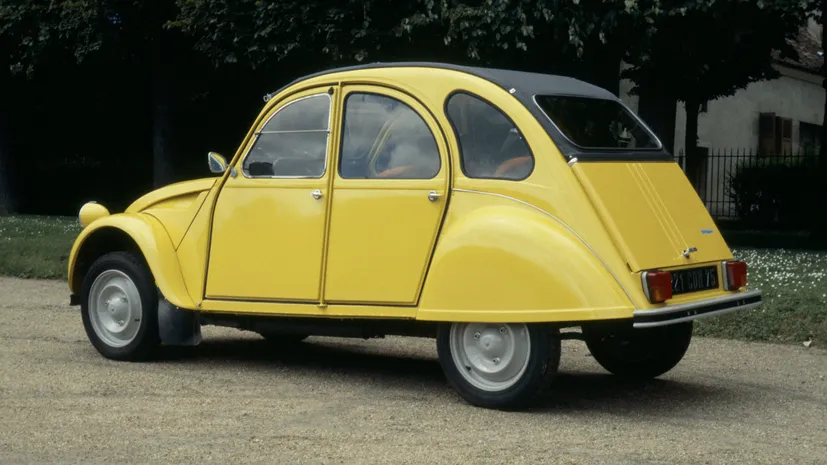 berita, Berita Otomotif, news, Citroën 2CV, Mengenal Lebih Dekat Citroën 2CV, Legenda Prancis yang Konon Hanya Ada 10 Unit di Indonesia, Mobil Rakyat dengan Cita Rasa Teknikal Tinggi, Tampang Lugu, Daya Tarik Tak Terbantahkan, Performa Bukan Prioritas, Kenyamanan yang Utama, Rekayasa yang Sederhana Tapi Cerdas, Nilai Koleksi yang Terus Meningkat, Satu Mobil, Satu Perlawanan terhadap Nazi, Harga Mobil Baru Citroën di Indonesia (Mei 2025)