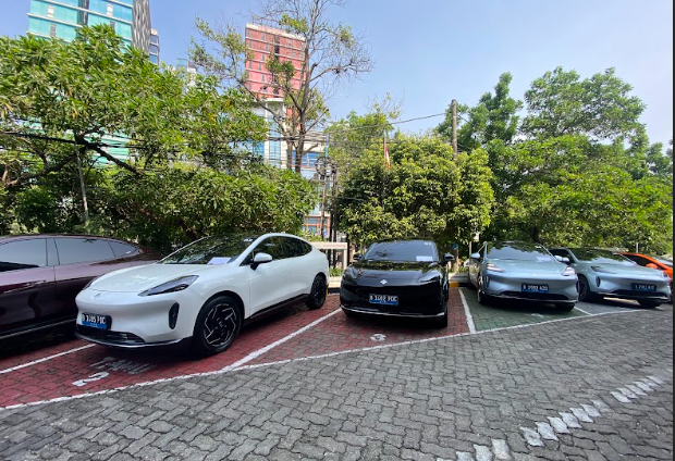 berita, Berita Otomotif, news, Hyptec HT, AION, First Drive Hyptec HT: SUV Listrik Rp600 Jutaan dengan Kenyamanan Mobil Premium, Perjalanan dan Pengalaman Berkendara Hyptec HT, Kenyamanan Kabin Hyptec HT, Fitur Interior Hyptec HT, Tersedia Teknologi Pengharum Kabin, Desain Eksterior Hyptec HT, Mewah dengan Panoramic Roof, Dimensi dan Performa Hyptec HT, Konsumsi Energi dan Suspensi Hyptec HT, Teknologi dan Fitur Hiburan Hyptec HT, Sistem Pencahayaan dan Keamanan Hyptec HT, Fitur V2L