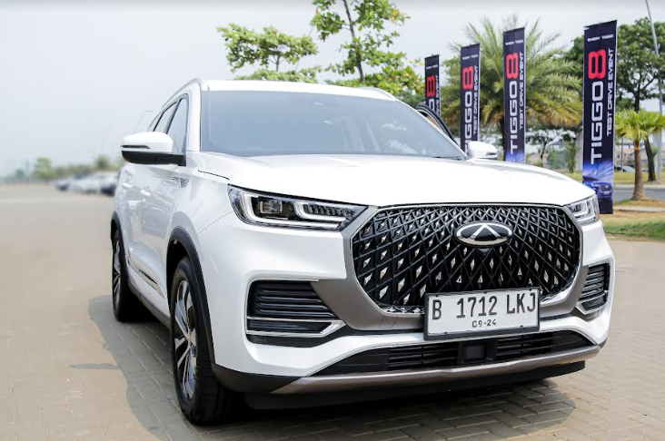 berita, Berita Otomotif, news, First Drive Chery Tiggo 8, Chery Tiggo 8, First Drive Chery Tiggo 8 di PIK 2, Sudah Memenuhi Ekspektasi SUV Mewah, Desain Eksterior Chery Tiggo 8, Varian Warna dan Pembeda Eksterior Chery Tiggo 8, Kenyamanan Kabin Chery Tiggo 8, Performa Mesin dan Suspensi Chery Tiggo 8, Fitur Keselamatan Chery Tiggo 8 yang Lengkap, Estimasi Harga Chery Tiggo 8