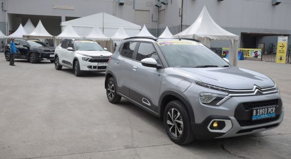 berita, Berita Otomotif, news, Citroën 2CV, Mengenal Lebih Dekat Citroën 2CV, Legenda Prancis yang Konon Hanya Ada 10 Unit di Indonesia, Mobil Rakyat dengan Cita Rasa Teknikal Tinggi, Tampang Lugu, Daya Tarik Tak Terbantahkan, Performa Bukan Prioritas, Kenyamanan yang Utama, Rekayasa yang Sederhana Tapi Cerdas, Nilai Koleksi yang Terus Meningkat, Satu Mobil, Satu Perlawanan terhadap Nazi, Harga Mobil Baru Citroën di Indonesia (Mei 2025)