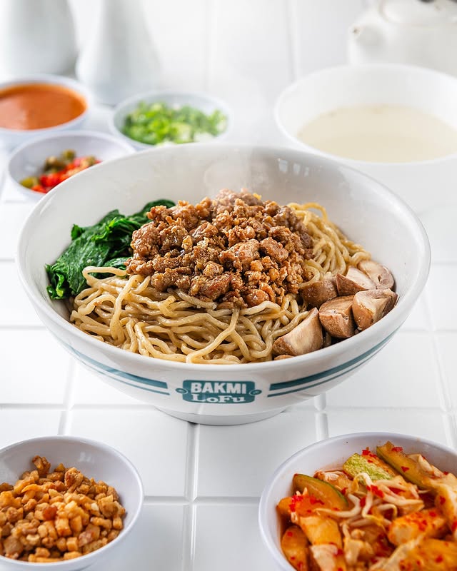 10 Restoran Baru di Gading Serpong April 2025, 1. BaiWei, 2. Chuan Qi Claypot, 3. Gomachi Soba, 4. Kungfu Hotpot, 5. Pho Thicc, 6. Torishin, 7. Red Fox, 8. Bakmi Lofu, 9. Depot Palapa, 10. Minus 18 Creamery