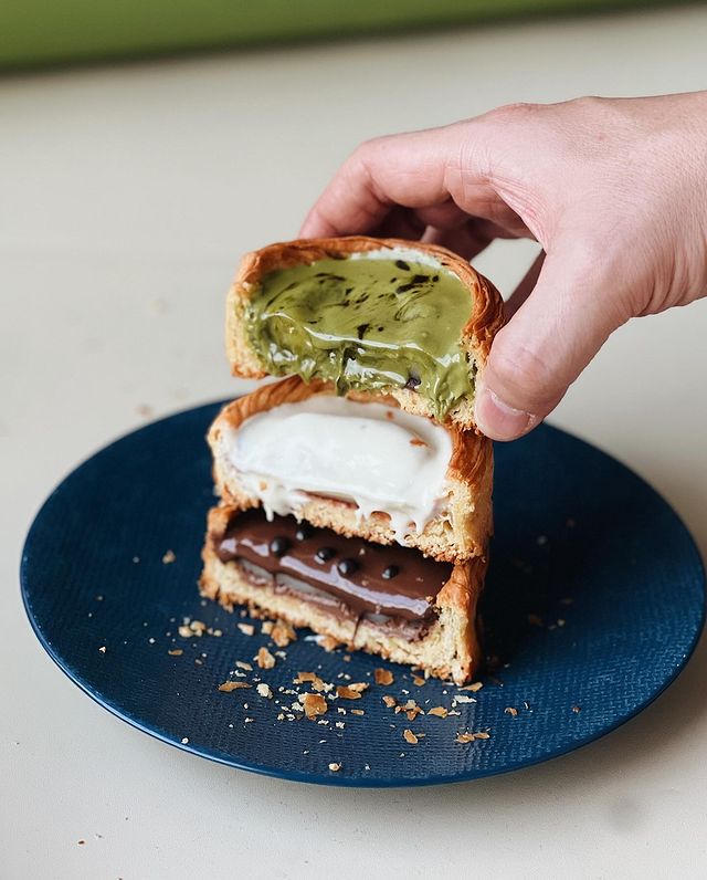 6 Mochi Croissant di Jakarta Paling Viral, 1. Acaii Tea X One Eighty, 2. One Eighty Bakery, 3. Latre Patisserie, 4. Crohauz, 5. Bakerman, 6. N.O.B Journal