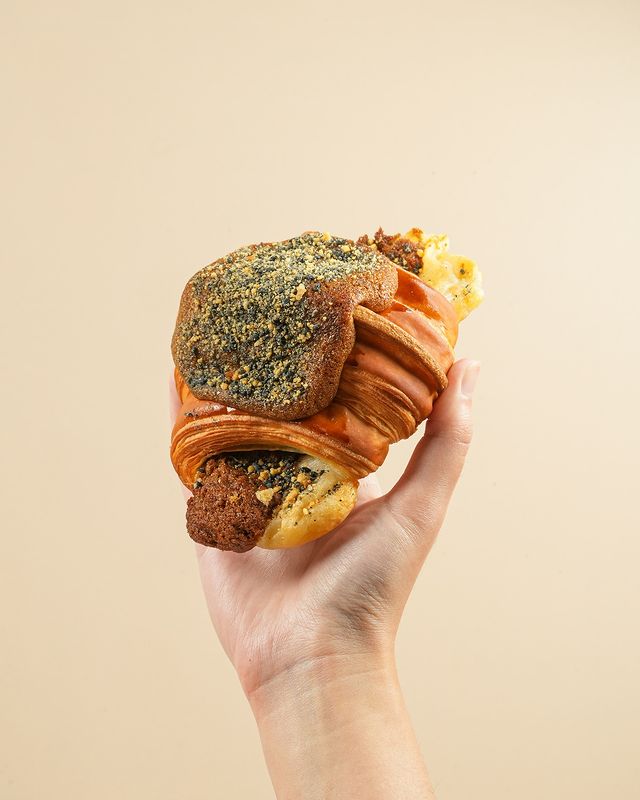 6 Mochi Croissant di Jakarta Paling Viral, 1. Acaii Tea X One Eighty, 2. One Eighty Bakery, 3. Latre Patisserie, 4. Crohauz, 5. Bakerman, 6. N.O.B Journal
