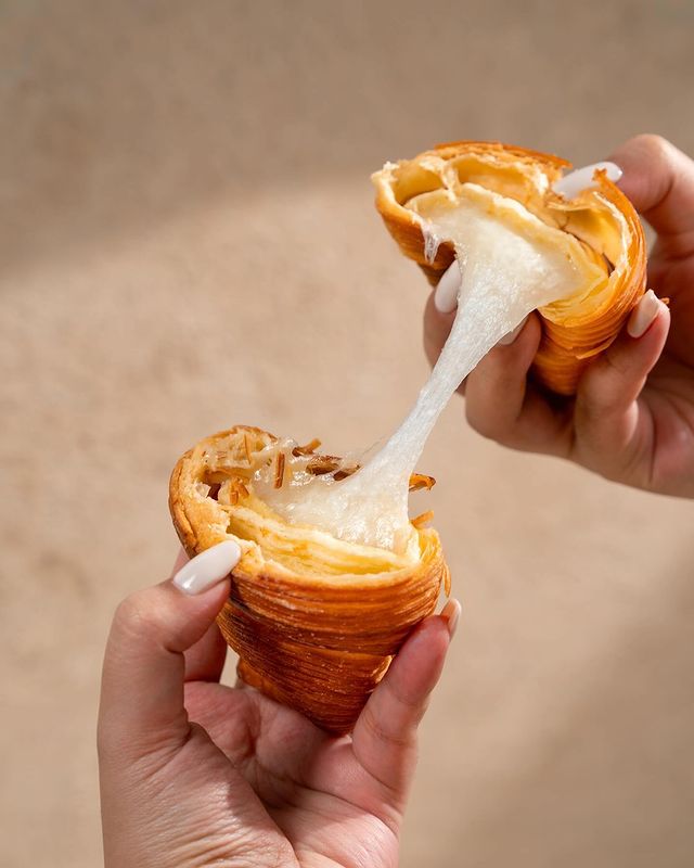 6 Mochi Croissant di Jakarta Paling Viral, 1. Acaii Tea X One Eighty, 2. One Eighty Bakery, 3. Latre Patisserie, 4. Crohauz, 5. Bakerman, 6. N.O.B Journal