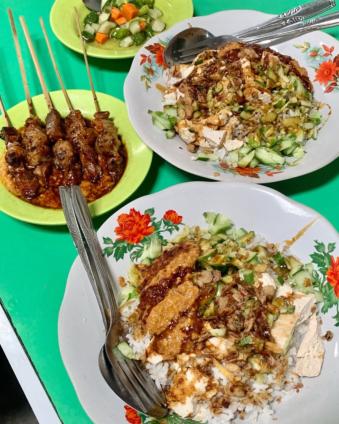 10 Tempat Makan Nasi Lengko Enak di Cirebon