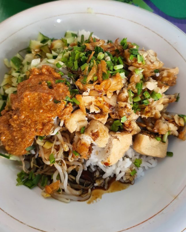 10 Tempat Makan Nasi Lengko Enak di Cirebon