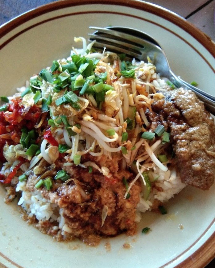 10 Tempat Makan Nasi Lengko Enak di Cirebon