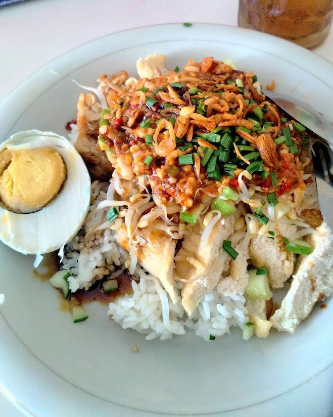 10 Tempat Makan Nasi Lengko Enak di Cirebon
