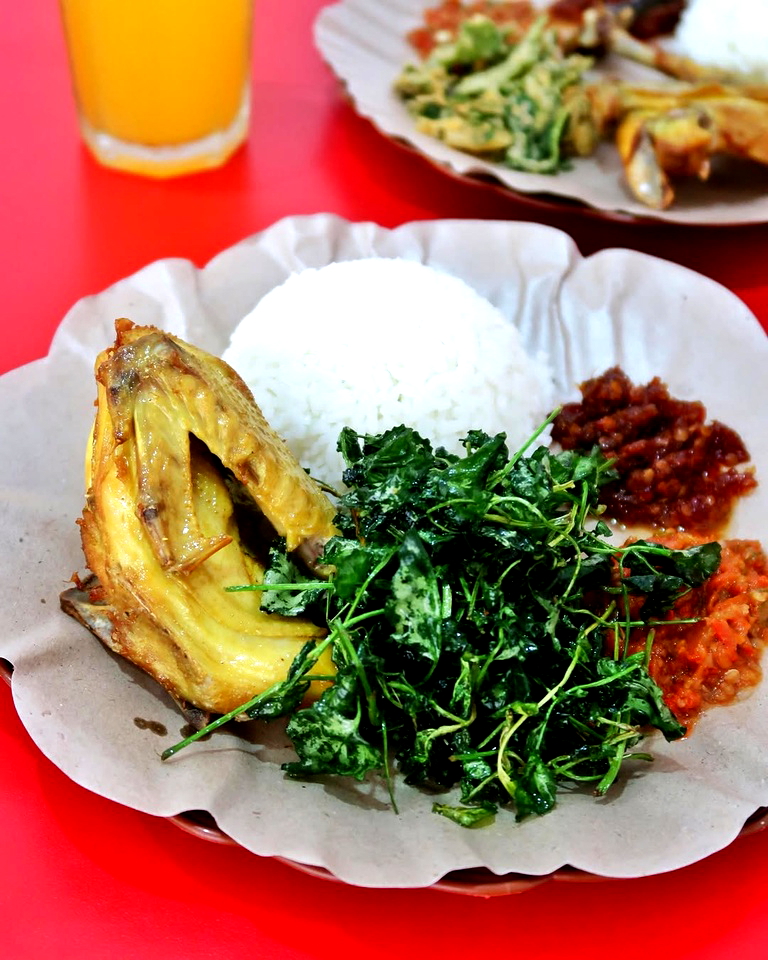 10 Ayam Goreng Enak di BSD yang Bikin Ketagihan