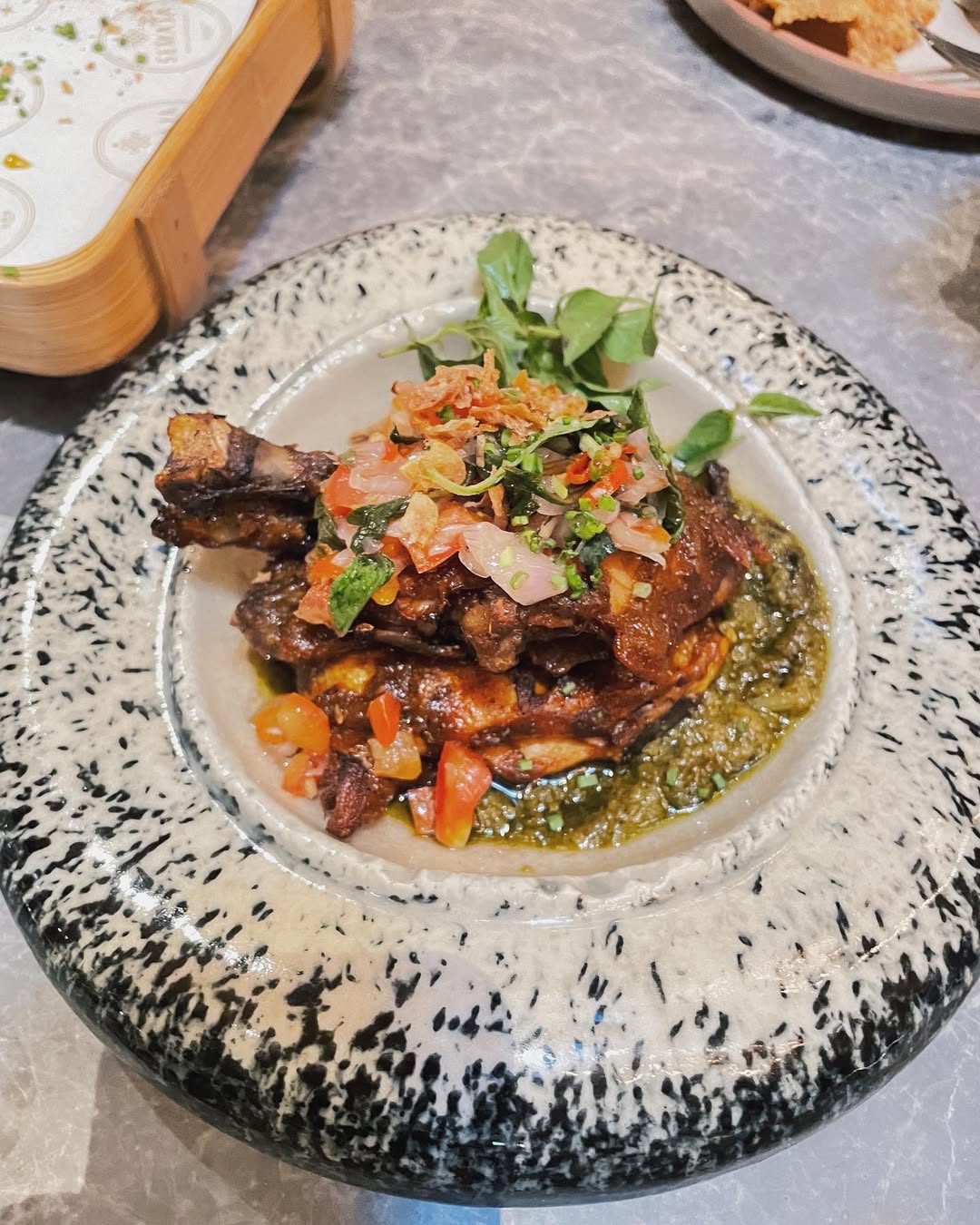 5 Restoran dengan Menu Ayam Tinoransak di Jakarta