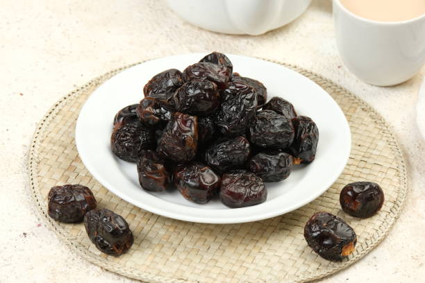 Mengenal Kurma Ajwa, Kurma Spesial Berharga Premium, Apa itu Kurma Ajwa?, Bentuk dan Cita-Rasa Kurma Ajwa, Kandungan Nutrisi, Cara Menikmati Kurma Ajwa