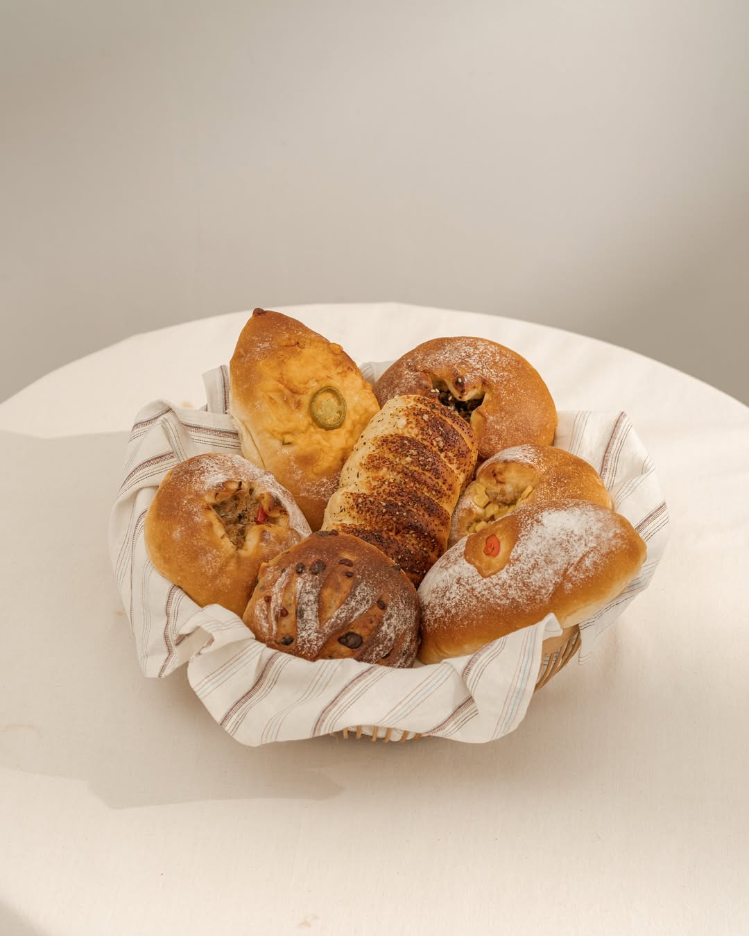 10 Artisan Bakery Surabaya, Surga Roti dan Pastry