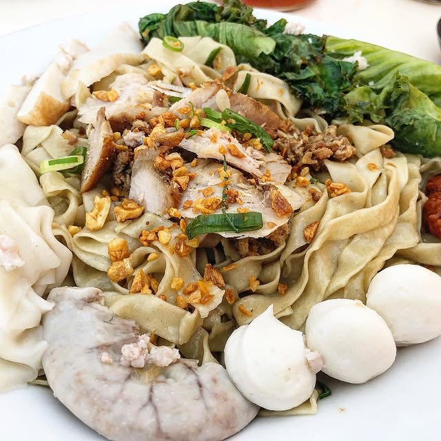 10 Bakmi Enak di Taman Palem Jakarta Barat, 1. Bakmi 7 Kawan, 2. Bakmi Ahiung Khas Jambi, 3. Bakmi Ace Khas Kalimantan, 4. Ncek Legenda Noodle, 5. Emie Acuan 12, 6. Bakmi Kadut, 7. Bakmi Aroma Medan, 8. Pig Hunter, 9. Bakmi Karet Mangga Besar, 10. Bakmi MikMik 68