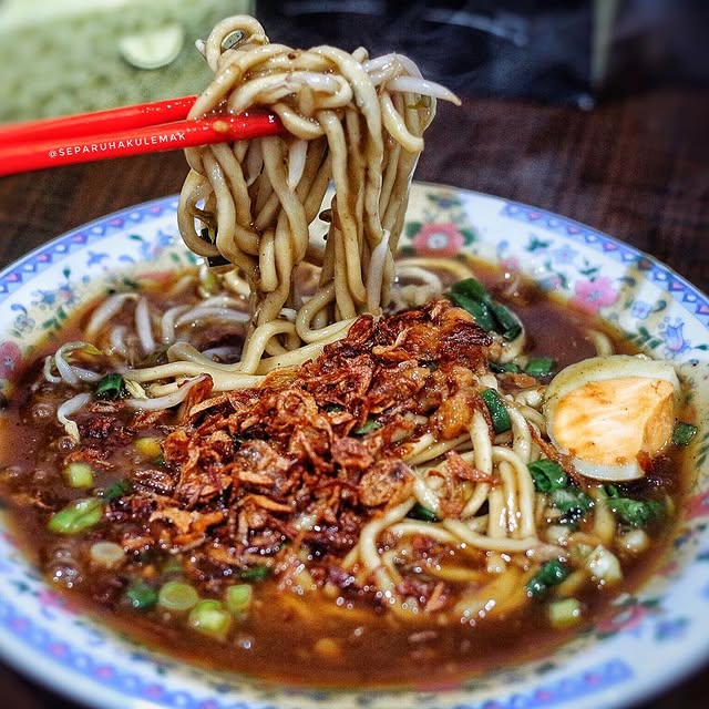 10 Bakmi Enak di Taman Palem Jakarta Barat, 1. Bakmi 7 Kawan, 2. Bakmi Ahiung Khas Jambi, 3. Bakmi Ace Khas Kalimantan, 4. Ncek Legenda Noodle, 5. Emie Acuan 12, 6. Bakmi Kadut, 7. Bakmi Aroma Medan, 8. Pig Hunter, 9. Bakmi Karet Mangga Besar, 10. Bakmi MikMik 68