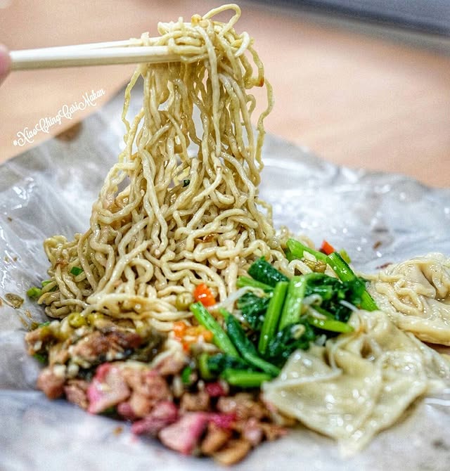 10 Bakmi Enak di Taman Palem Jakarta Barat, 1. Bakmi 7 Kawan, 2. Bakmi Ahiung Khas Jambi, 3. Bakmi Ace Khas Kalimantan, 4. Ncek Legenda Noodle, 5. Emie Acuan 12, 6. Bakmi Kadut, 7. Bakmi Aroma Medan, 8. Pig Hunter, 9. Bakmi Karet Mangga Besar, 10. Bakmi MikMik 68