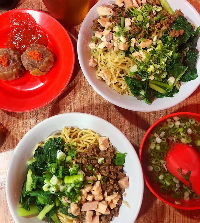 10 Bakmi Enak di Taman Palem Jakarta Barat, 1. Bakmi 7 Kawan, 2. Bakmi Ahiung Khas Jambi, 3. Bakmi Ace Khas Kalimantan, 4. Ncek Legenda Noodle, 5. Emie Acuan 12, 6. Bakmi Kadut, 7. Bakmi Aroma Medan, 8. Pig Hunter, 9. Bakmi Karet Mangga Besar, 10. Bakmi MikMik 68