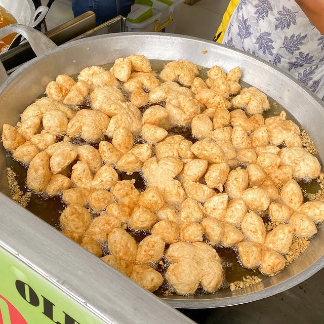 10 Tempat Jajan Bakso Goreng Enak di Bandung, 1. Baso Arief, 2. Bakso Goreng Anugerah, 3. Bakso Goreng Baginda, 4. Bakso Goreng Pandu, 5. Bacuko, 6. Bakso Tjap Haji, 7. Mie Rica Kejaksaan, 8. Bakmie Karet, 9. RM Sinar Gakong, 10. Bacimut Bandung