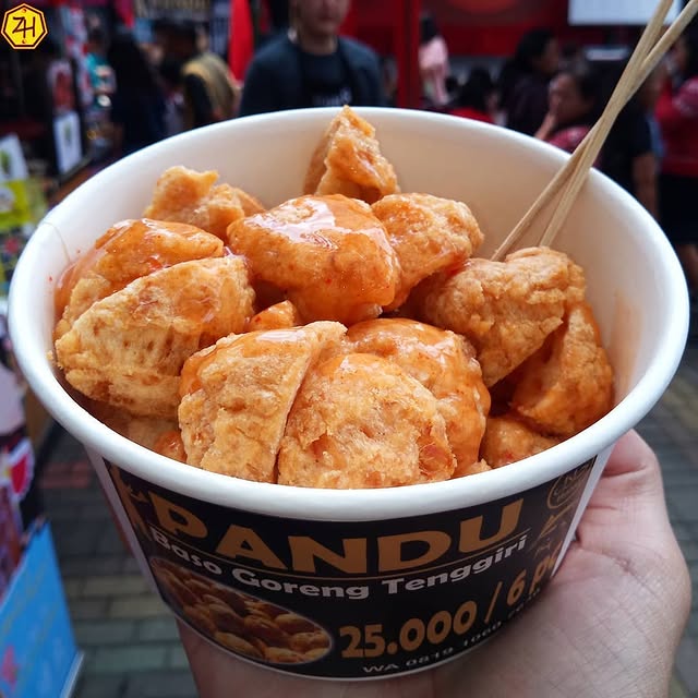 10 Tempat Jajan Bakso Goreng Enak di Bandung, 1. Baso Arief, 2. Bakso Goreng Anugerah, 3. Bakso Goreng Baginda, 4. Bakso Goreng Pandu, 5. Bacuko, 6. Bakso Tjap Haji, 7. Mie Rica Kejaksaan, 8. Bakmie Karet, 9. RM Sinar Gakong, 10. Bacimut Bandung