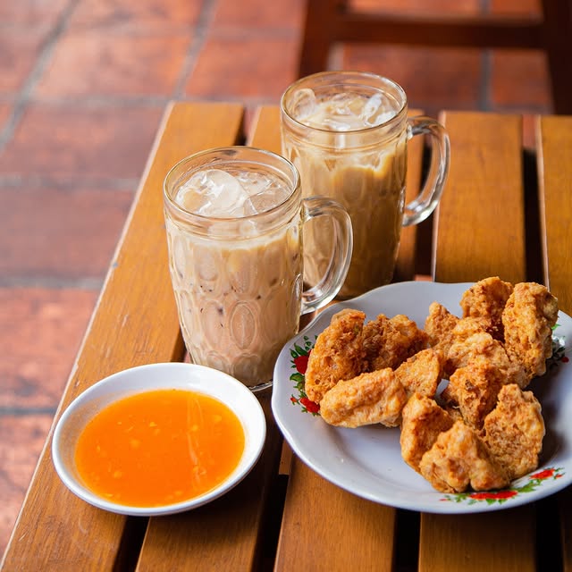10 Tempat Jajan Bakso Goreng Enak di Bandung, 1. Baso Arief, 2. Bakso Goreng Anugerah, 3. Bakso Goreng Baginda, 4. Bakso Goreng Pandu, 5. Bacuko, 6. Bakso Tjap Haji, 7. Mie Rica Kejaksaan, 8. Bakmie Karet, 9. RM Sinar Gakong, 10. Bacimut Bandung