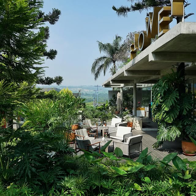 10 Cafe di Sentul View Alam buat Short Escape!, 1. Kopi Koneng, 2. The Upper Clift Resort &amp; Cafe, 3. Richie Garden Resto, 4. Villa Aman D’Sini, 5. Flowey, 6. Pancar Garden, 7. Highlanders Cafe, 8. Mandapa Kirana Resort, 9. Honey Land Sentul, 10. Kopi Tepian