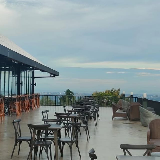 10 Cafe di Sentul View Alam buat Short Escape!, 1. Kopi Koneng, 2. The Upper Clift Resort &amp; Cafe, 3. Richie Garden Resto, 4. Villa Aman D’Sini, 5. Flowey, 6. Pancar Garden, 7. Highlanders Cafe, 8. Mandapa Kirana Resort, 9. Honey Land Sentul, 10. Kopi Tepian