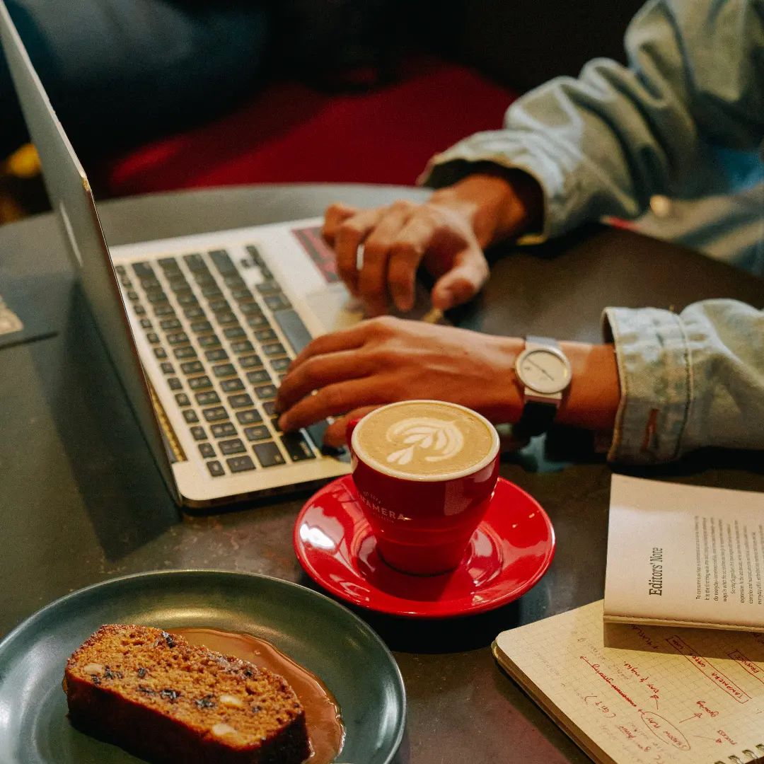 Bikin Bangga! Ini 8 Coffeeshop Lokal yang Go Internasional, 1. Toko Kopi Tuku (Seoul, Korea Selatan), 2. Tanamera Coffee (Singapura), 3. Kopi Kenangan (Singapura &amp; Malaysia), 4. Fore Coffee (Singapura), 5. Kopi Kalyan (Tokyo), 6. Kopiteori (Singapura), 7. Blue Doors (Melbourne, Australia), 8. Dua Coffee (Washington DC, Amerika Serikat)