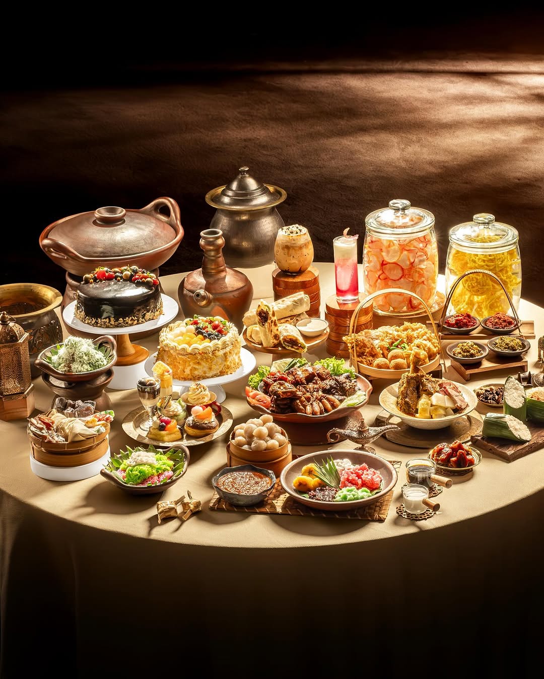 10 Promo Iftar Buffet Hotel Bandung 2025 Paling Worth It, 1. GH Universal, 2. The Papandayan Hotel, 3. De Paviljoen, 4. Padma Hotel, 5. Hilton Bandung, 6. Sheraton Hotel, 7. The Trans Luxury Hotel, 8. Aryaduta Hotel, 9. Savoy Homann, 10. Courtyard Bandung