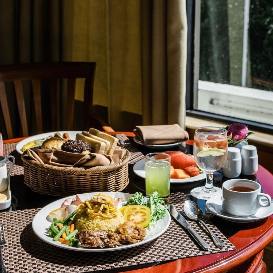 10 Promo Iftar Buffet Hotel Bandung 2025 Paling Worth It, 1. GH Universal, 2. The Papandayan Hotel, 3. De Paviljoen, 4. Padma Hotel, 5. Hilton Bandung, 6. Sheraton Hotel, 7. The Trans Luxury Hotel, 8. Aryaduta Hotel, 9. Savoy Homann, 10. Courtyard Bandung