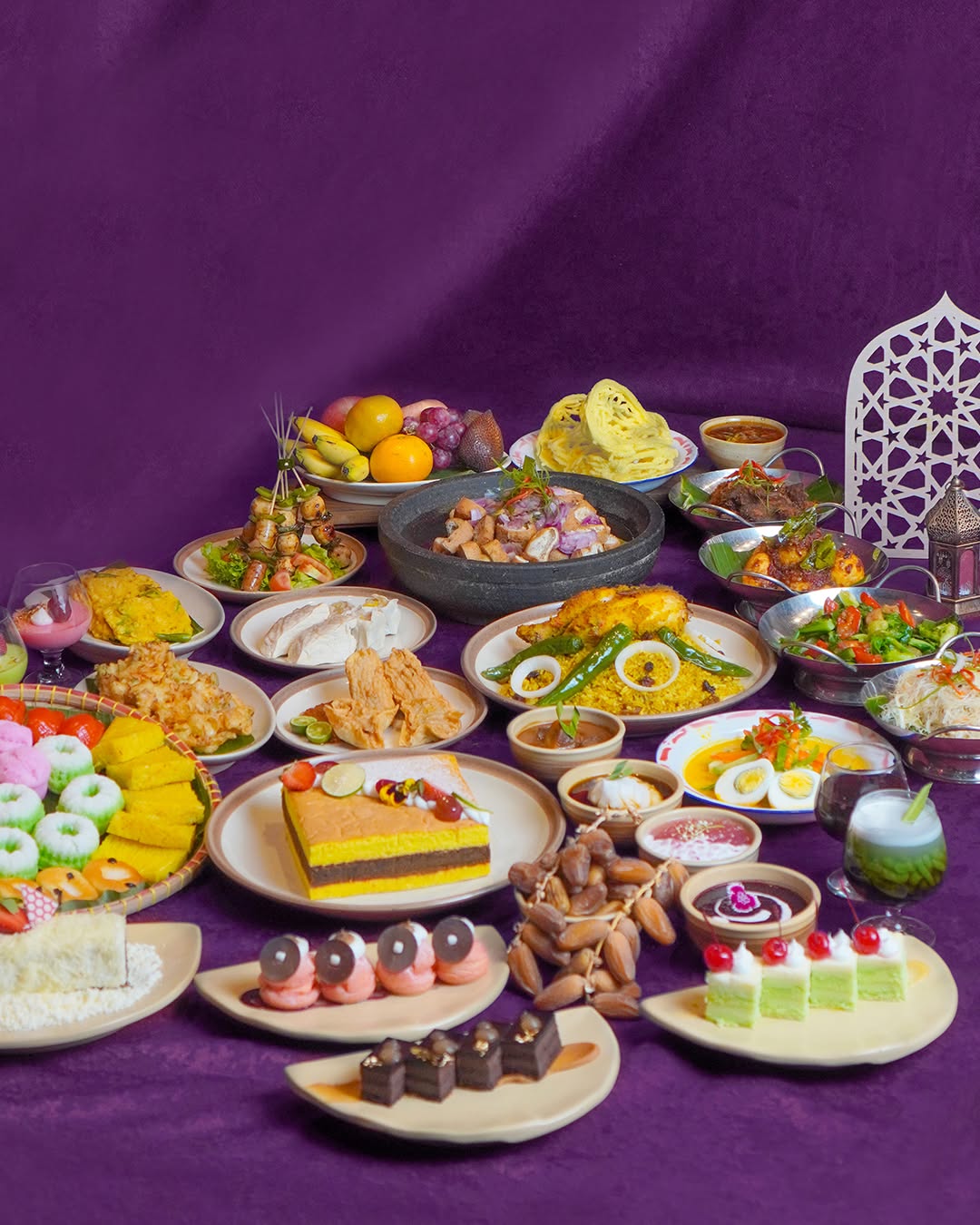 10 Promo Iftar Buffet Hotel Bandung 2025 Paling Worth It, 1. GH Universal, 2. The Papandayan Hotel, 3. De Paviljoen, 4. Padma Hotel, 5. Hilton Bandung, 6. Sheraton Hotel, 7. The Trans Luxury Hotel, 8. Aryaduta Hotel, 9. Savoy Homann, 10. Courtyard Bandung
