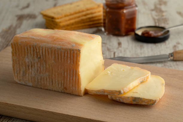 10 Jenis Keju Italia Paling Populer, 1. Parmigiano-Reggiano, 2. Mozzarella di Bufala, 3. Burrata, 4. Pecorino Romano, 5. Gorgonzola, 6. Grana Padano, 7. Taleggio, 8. Fontina d’Aosta, 9. Asiago, 10. Mascarpone