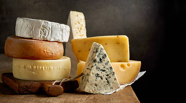 10 Jenis Keju Italia Paling Populer, 1. Parmigiano-Reggiano, 2. Mozzarella di Bufala, 3. Burrata, 4. Pecorino Romano, 5. Gorgonzola, 6. Grana Padano, 7. Taleggio, 8. Fontina d’Aosta, 9. Asiago, 10. Mascarpone