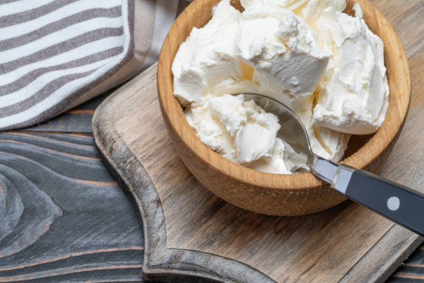 10 Jenis Keju Italia Paling Populer, 1. Parmigiano-Reggiano, 2. Mozzarella di Bufala, 3. Burrata, 4. Pecorino Romano, 5. Gorgonzola, 6. Grana Padano, 7. Taleggio, 8. Fontina d’Aosta, 9. Asiago, 10. Mascarpone