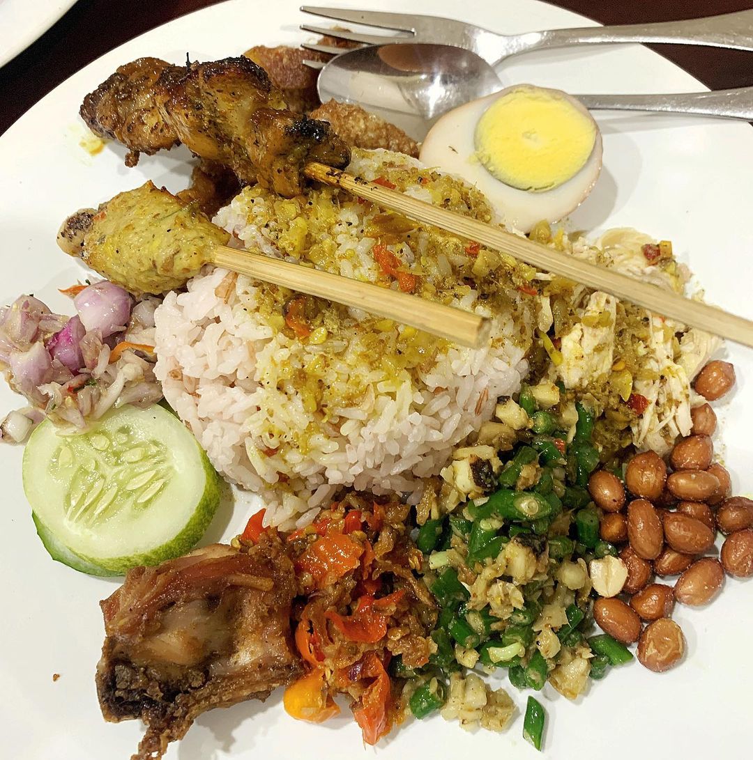 10 Kuliner Jakarta yang Lagi Hits dan Viral di 2023, 1. Taichan Nyot2, 2. Warpopski, 3. Warung Bali Pak Gede, 4. Rumah Makan Lokiin, 5. Iga Panggang Panglima, 6. Mie Ayam Sapi Pedes Sedep, 7. Bakmie Daging Legenda, 8. Ayam Goreng Gohyong Malaya, 9. Rojo Sambel, 10. Doughzen