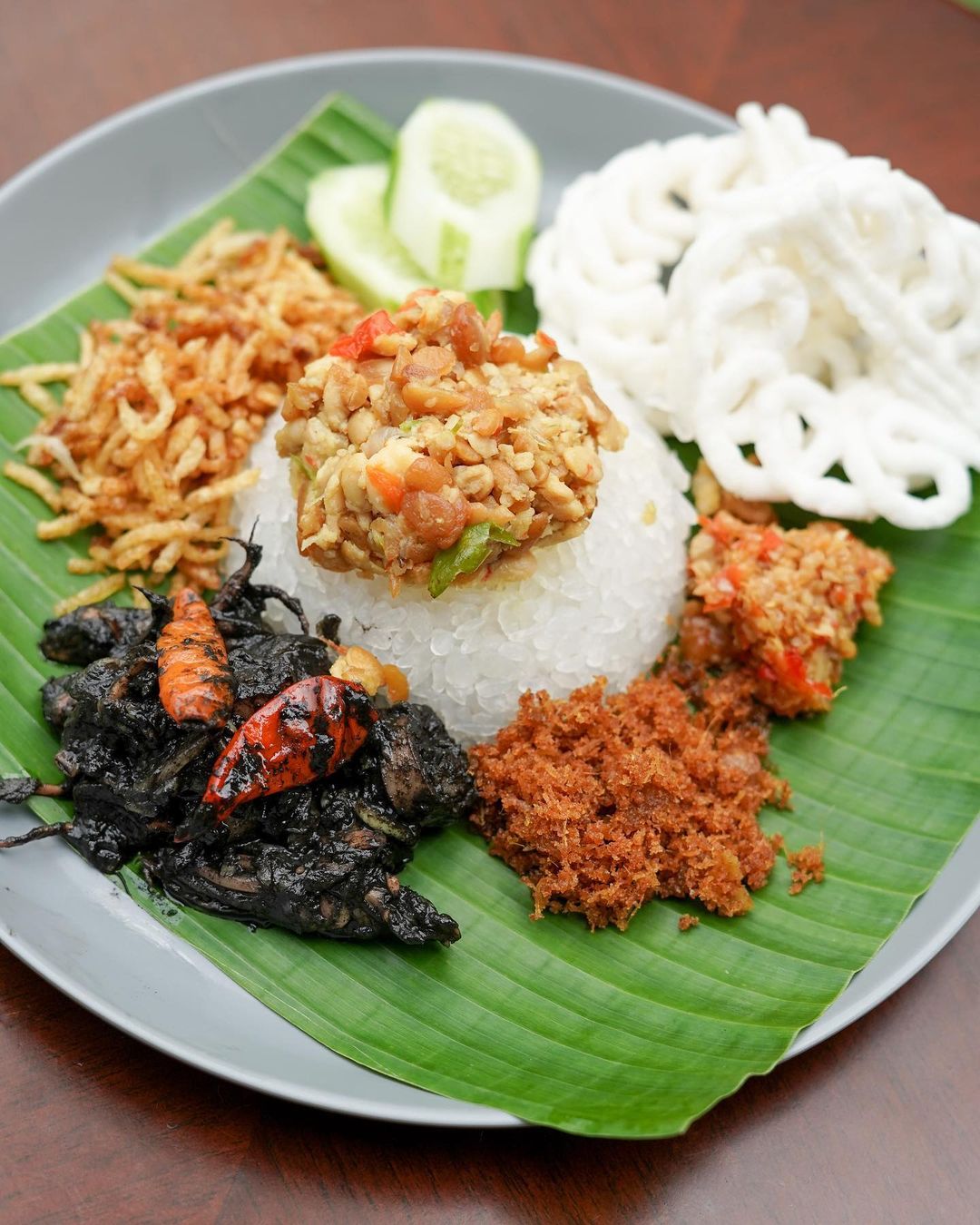 10 Kuliner Jakarta yang Lagi Hits dan Viral di 2023, 1. Taichan Nyot2, 2. Warpopski, 3. Warung Bali Pak Gede, 4. Rumah Makan Lokiin, 5. Iga Panggang Panglima, 6. Mie Ayam Sapi Pedes Sedep, 7. Bakmie Daging Legenda, 8. Ayam Goreng Gohyong Malaya, 9. Rojo Sambel, 10. Doughzen
