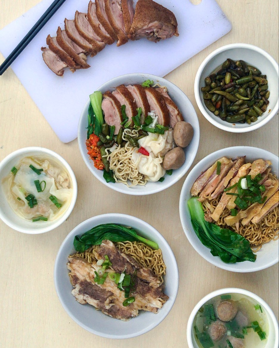 10 Kuliner Jakarta yang Lagi Hits dan Viral di 2023, 1. Taichan Nyot2, 2. Warpopski, 3. Warung Bali Pak Gede, 4. Rumah Makan Lokiin, 5. Iga Panggang Panglima, 6. Mie Ayam Sapi Pedes Sedep, 7. Bakmie Daging Legenda, 8. Ayam Goreng Gohyong Malaya, 9. Rojo Sambel, 10. Doughzen