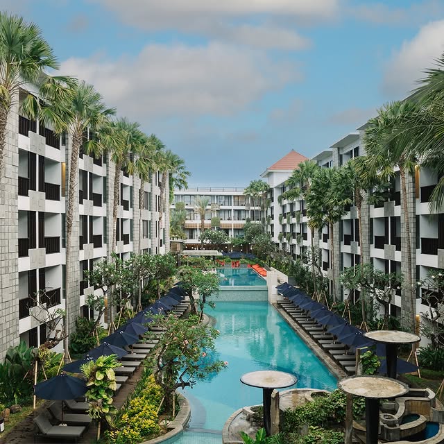10 Paket Nyepi Bali 2025 dengan Suasana Pinggir Pantai, 1. Courtyard by Marriott Seminyak, 2. Sheraton Kuta, 3. Fairfield by Marriott Kuta, 4. Padma Resort Legian, 5. Bali Dynasty Resort, 6. Pullman Bali Legian, 7. Holiday Inn Resort Canggu, 8. AYANA Resort Bali, 9. InterContinental Bali Resort, 10. Sofitel Bali Nusa Dua Beach Resort