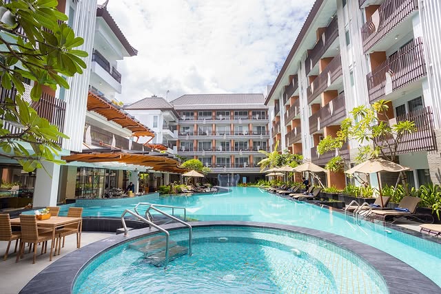 10 Paket Nyepi Bali 2025 dengan Suasana Pinggir Pantai, 1. Courtyard by Marriott Seminyak, 2. Sheraton Kuta, 3. Fairfield by Marriott Kuta, 4. Padma Resort Legian, 5. Bali Dynasty Resort, 6. Pullman Bali Legian, 7. Holiday Inn Resort Canggu, 8. AYANA Resort Bali, 9. InterContinental Bali Resort, 10. Sofitel Bali Nusa Dua Beach Resort