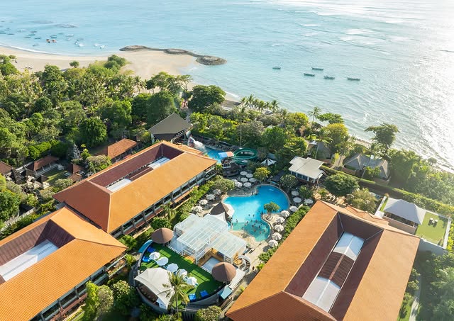 10 Paket Nyepi Bali 2025 dengan Suasana Pinggir Pantai, 1. Courtyard by Marriott Seminyak, 2. Sheraton Kuta, 3. Fairfield by Marriott Kuta, 4. Padma Resort Legian, 5. Bali Dynasty Resort, 6. Pullman Bali Legian, 7. Holiday Inn Resort Canggu, 8. AYANA Resort Bali, 9. InterContinental Bali Resort, 10. Sofitel Bali Nusa Dua Beach Resort
