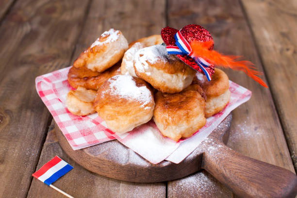 Article image, Sajian Roti yang Digoreng, Dibawa Oleh Imigran Belanda di Amerika, Lubang di Tengah yang Jadi Ciri Khas, Penamaan Donat, Pembuatan Donat Otomatis, Donat Masa Kini